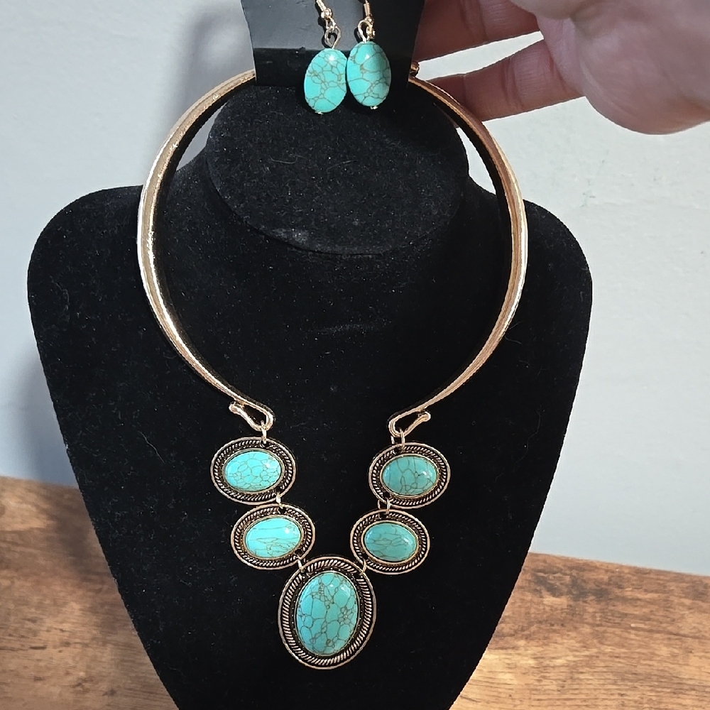 Elegant Gold Tone and Turquoise Jewelry Set